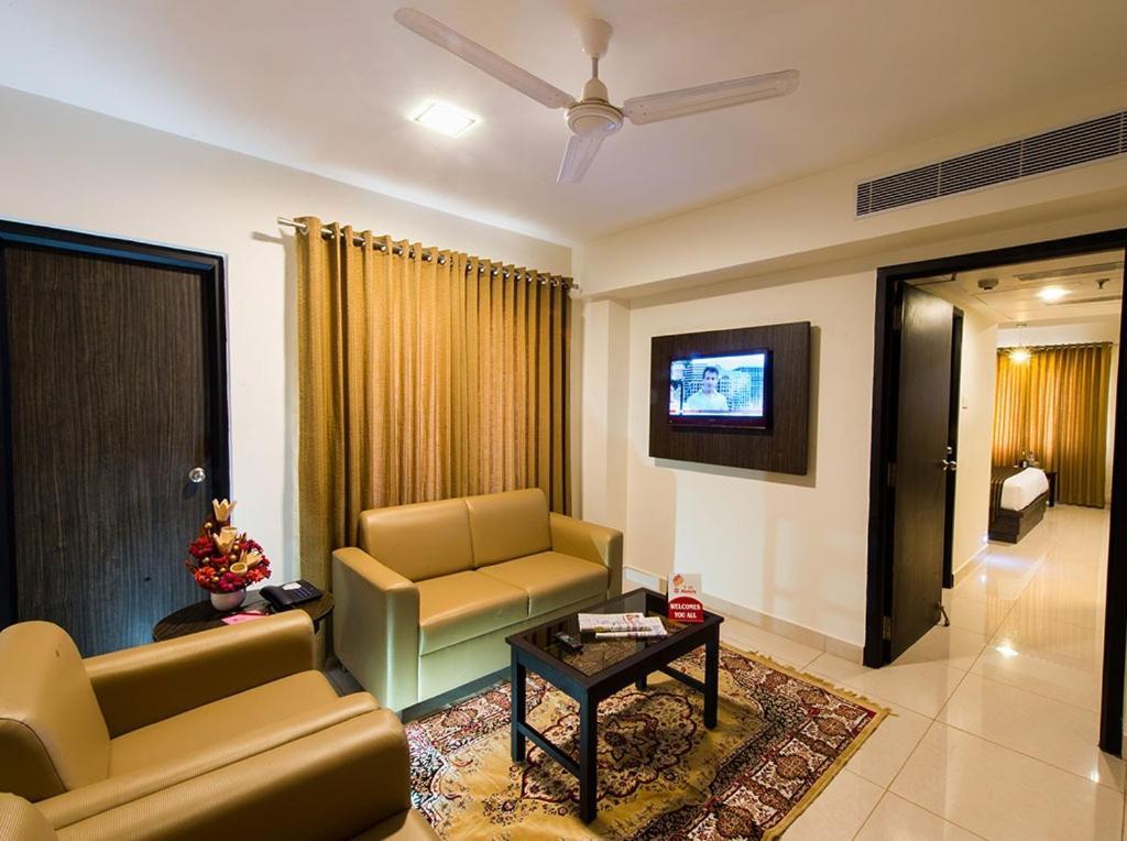 Plaza Hotel Trichy Tiruchirappalli Екстер'єр фото